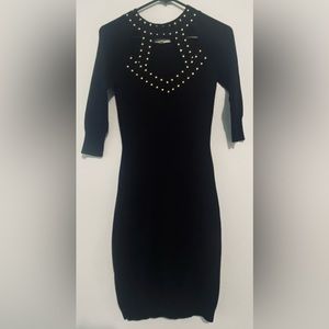 Nɪᴄᴋɪ Mɪɴᴀᴊ black dress with golden decorations